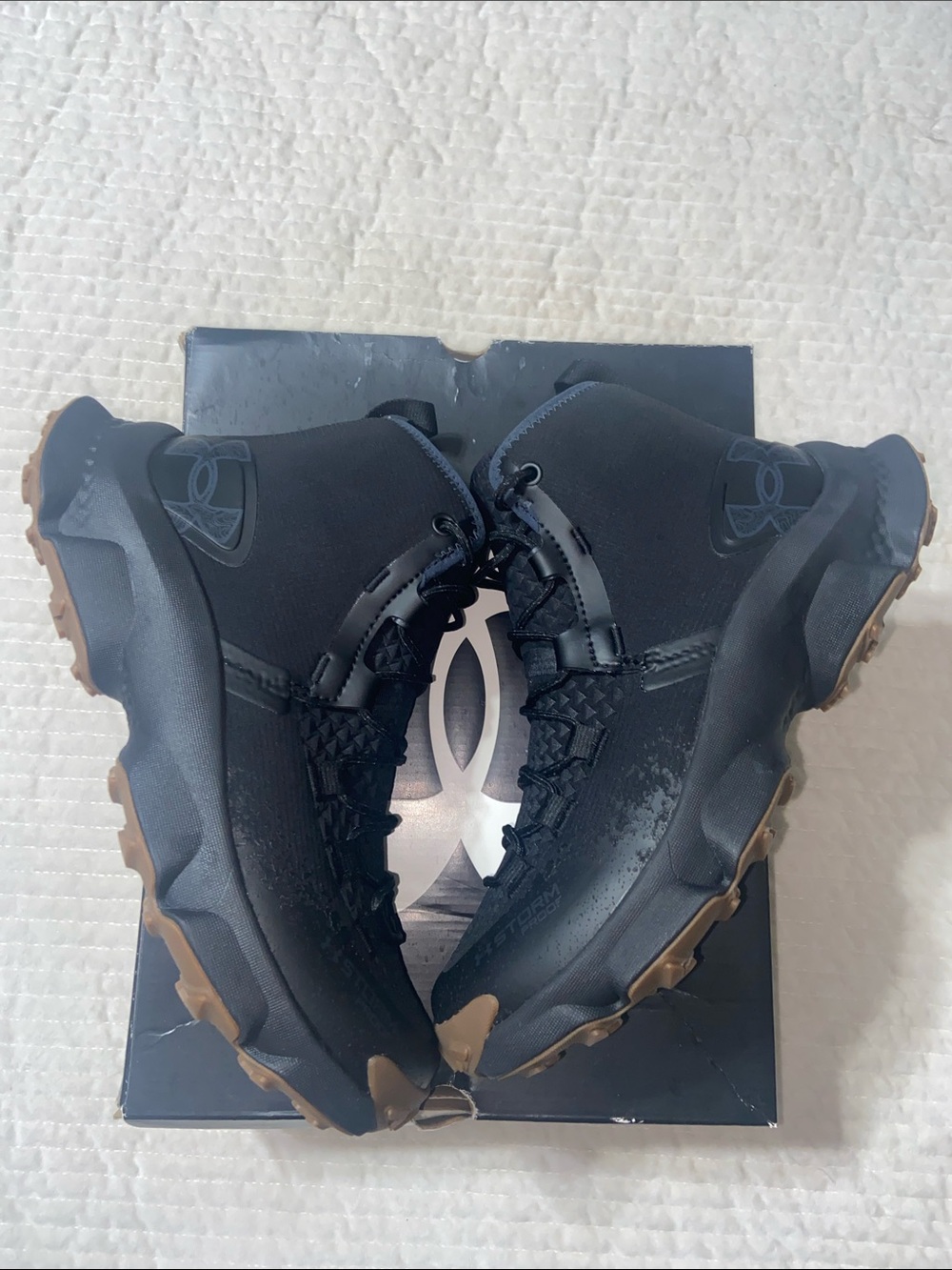 Under Armour Men’s Charged Expanse Mid WP